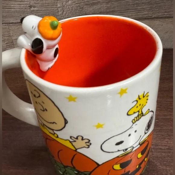 Super Cute Charlie Brown & Friends  in a Pumpkin 🎃 patch  MUG - NEW - Picture 9 of 11